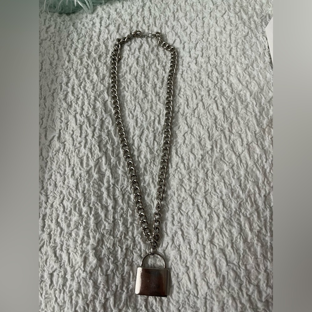 ❤️ Chunky silver colored‎ lock adjustable necklace